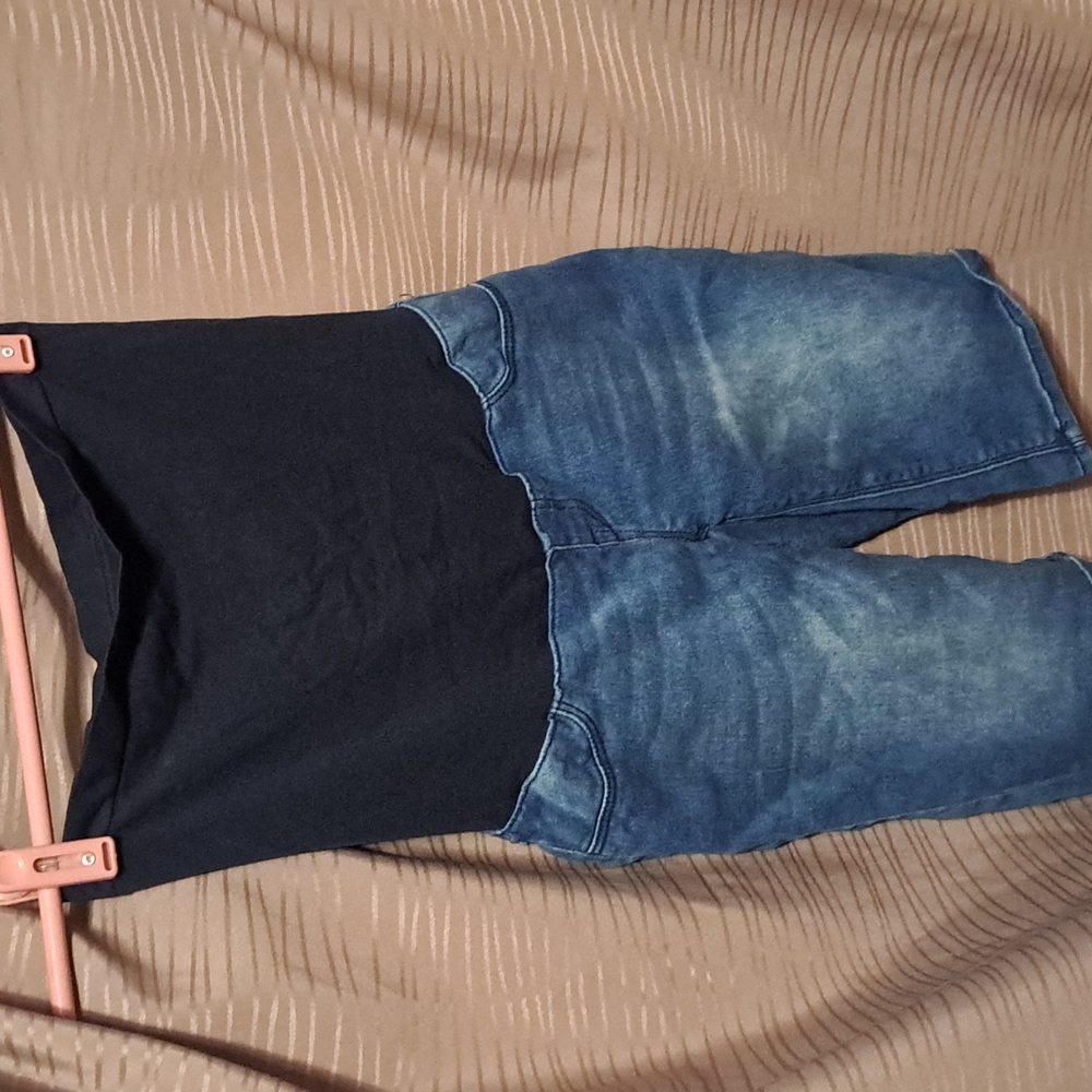 Maternity shorts